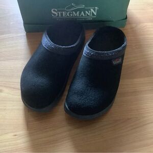 Women’s 10.5 (41) Black wool Stegmann Clogs